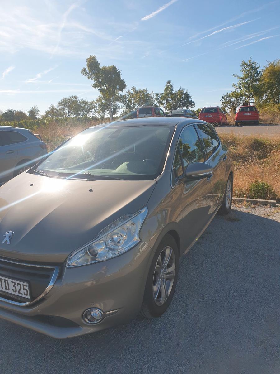 Peugeot 208 1.6 Allure BlueHDi 120 STOP & START Allure