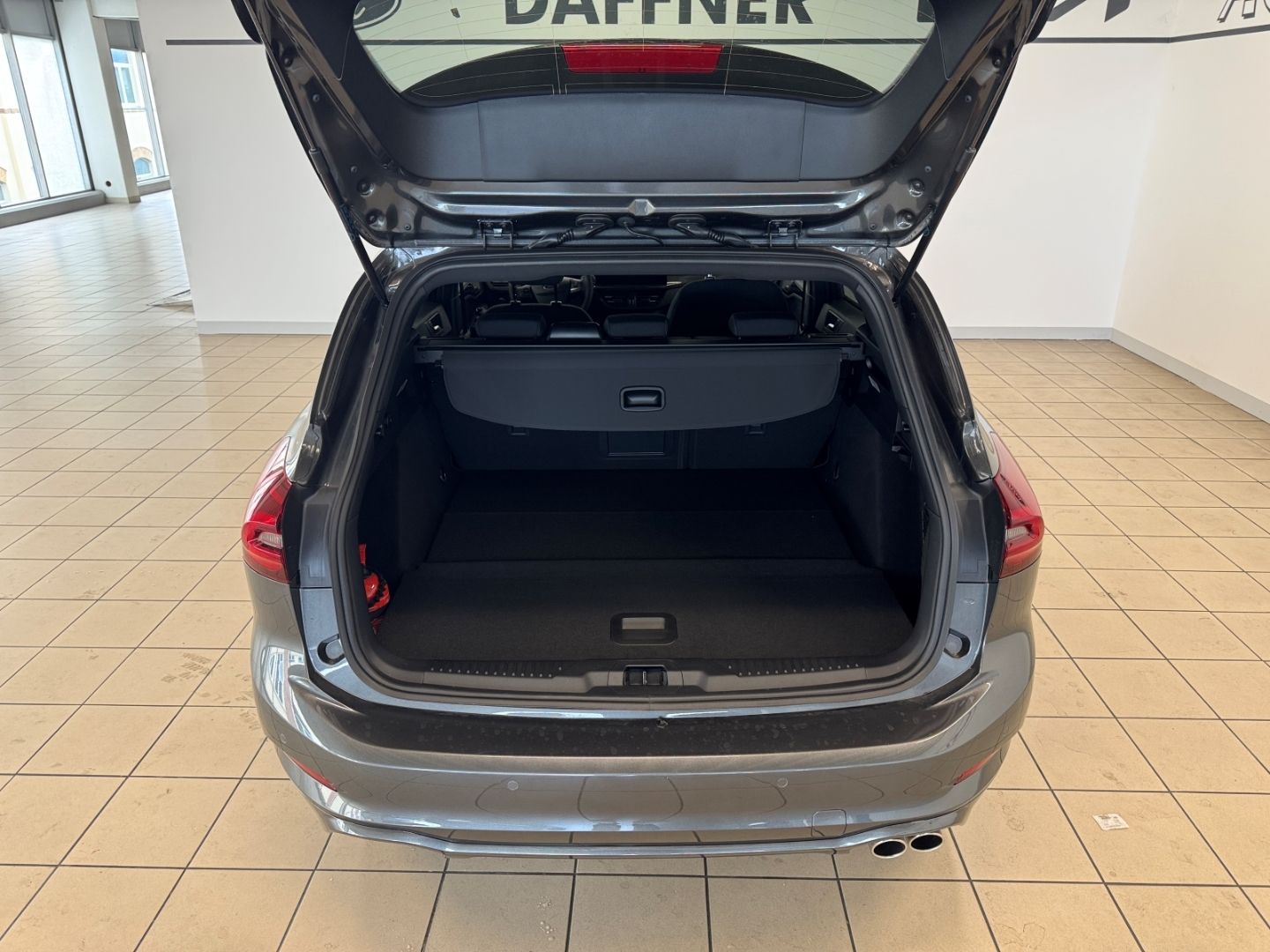 Fahrzeugabbildung Ford Focus Turnier ST-Line X B&O 18'' LED ACC Kamera