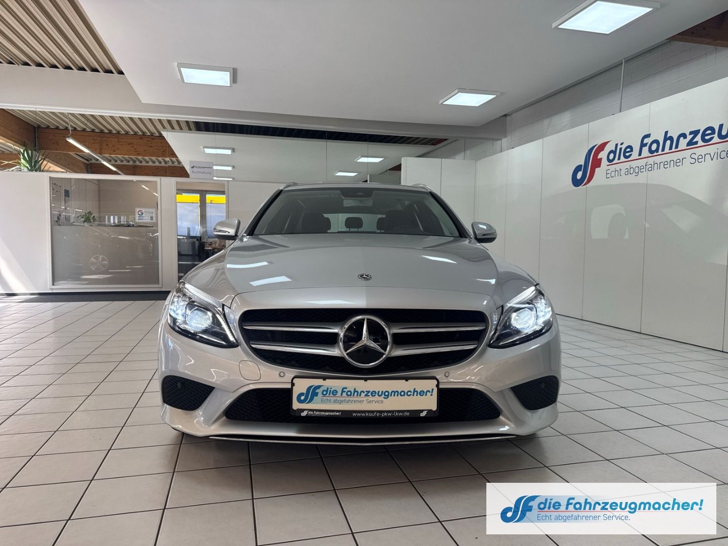 Fahrzeugabbildung Mercedes-Benz C 180 T AVANTGARDE LED Kurven Ambiente El. Heck