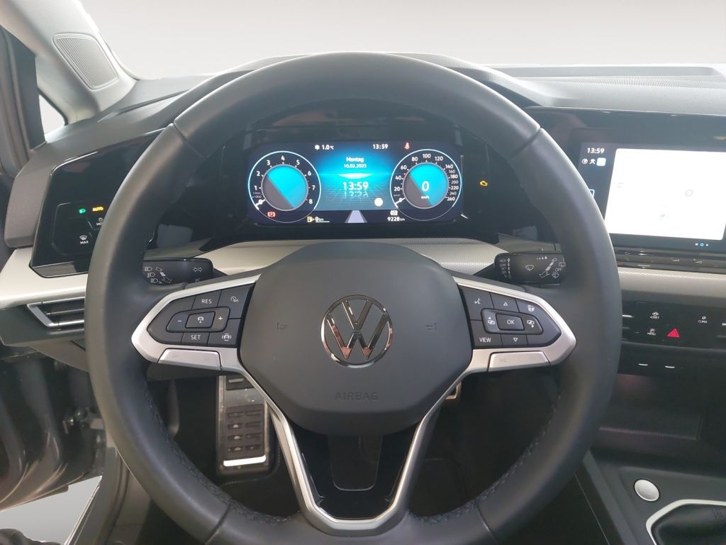 Fahrzeugabbildung Volkswagen Golf 1.0 TSI Life AHZV ACC Navi