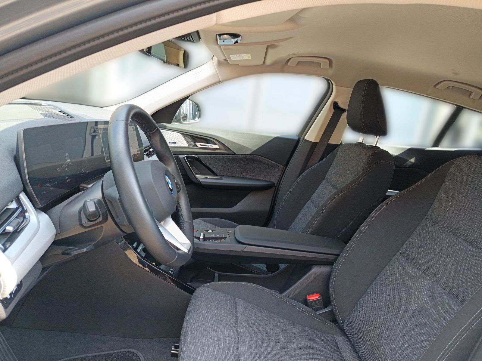 BMW iX2 - Bild 17