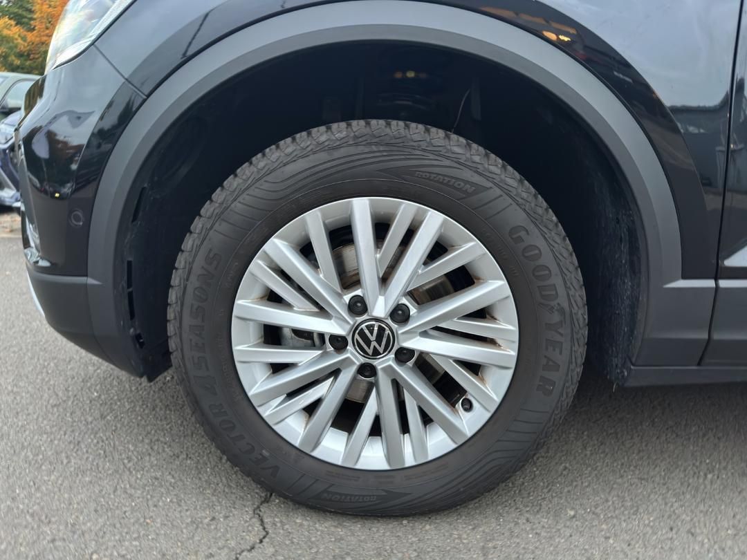 Fahrzeugabbildung Volkswagen T-ROC Life Life,GJR,Climatronic,App Connect,Navi