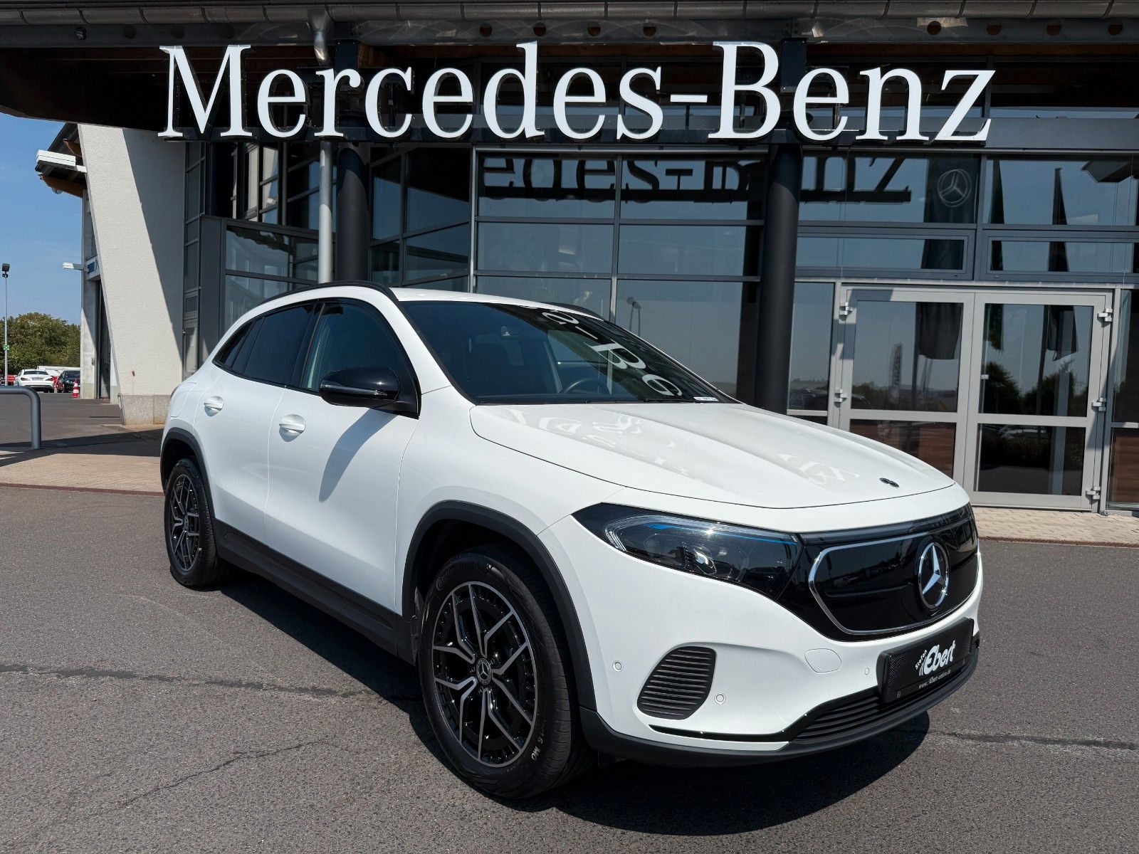 Fahrzeugabbildung Mercedes-Benz EQA 300 4M Progressive+Ambiente+RFK+19AMG+TotW