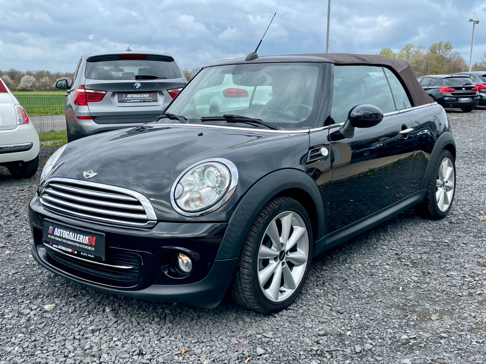 Fahrzeugabbildung MINI Cooper Cabrio Navi Leder Xenon SPORTSITZE Alarm