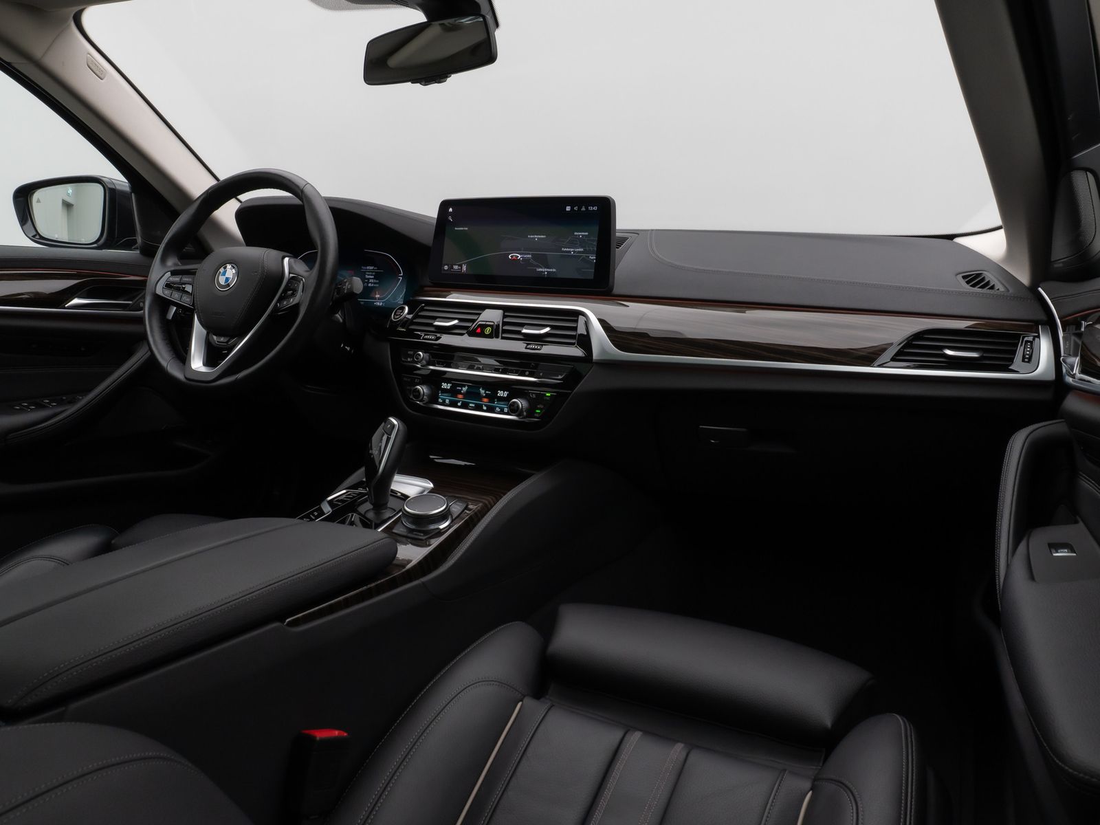 Fahrzeugabbildung BMW 530d xD  LuxuryLine Pano 360°HUD DAB H/K Massage