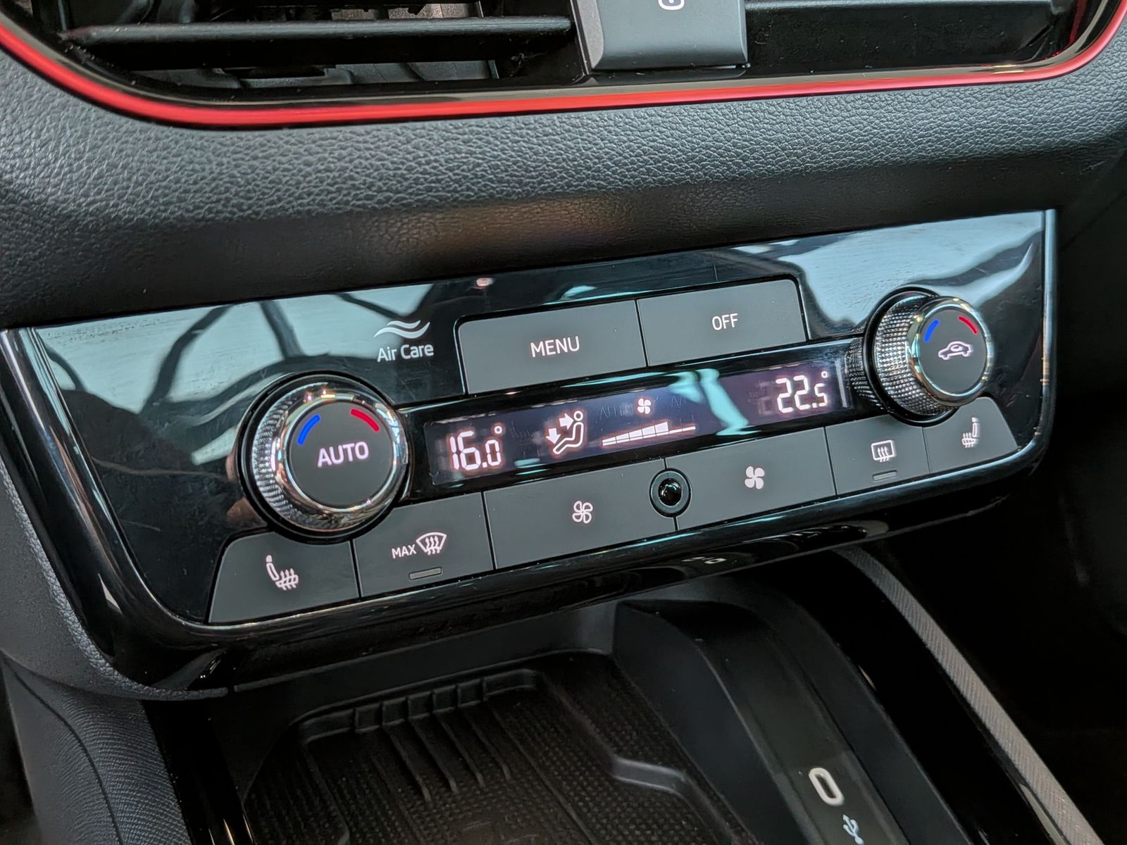 Fahrzeugabbildung SKODA Kamiq 1.5 TSI DSG Monte Carlo Pano Matrix 5J.GAR