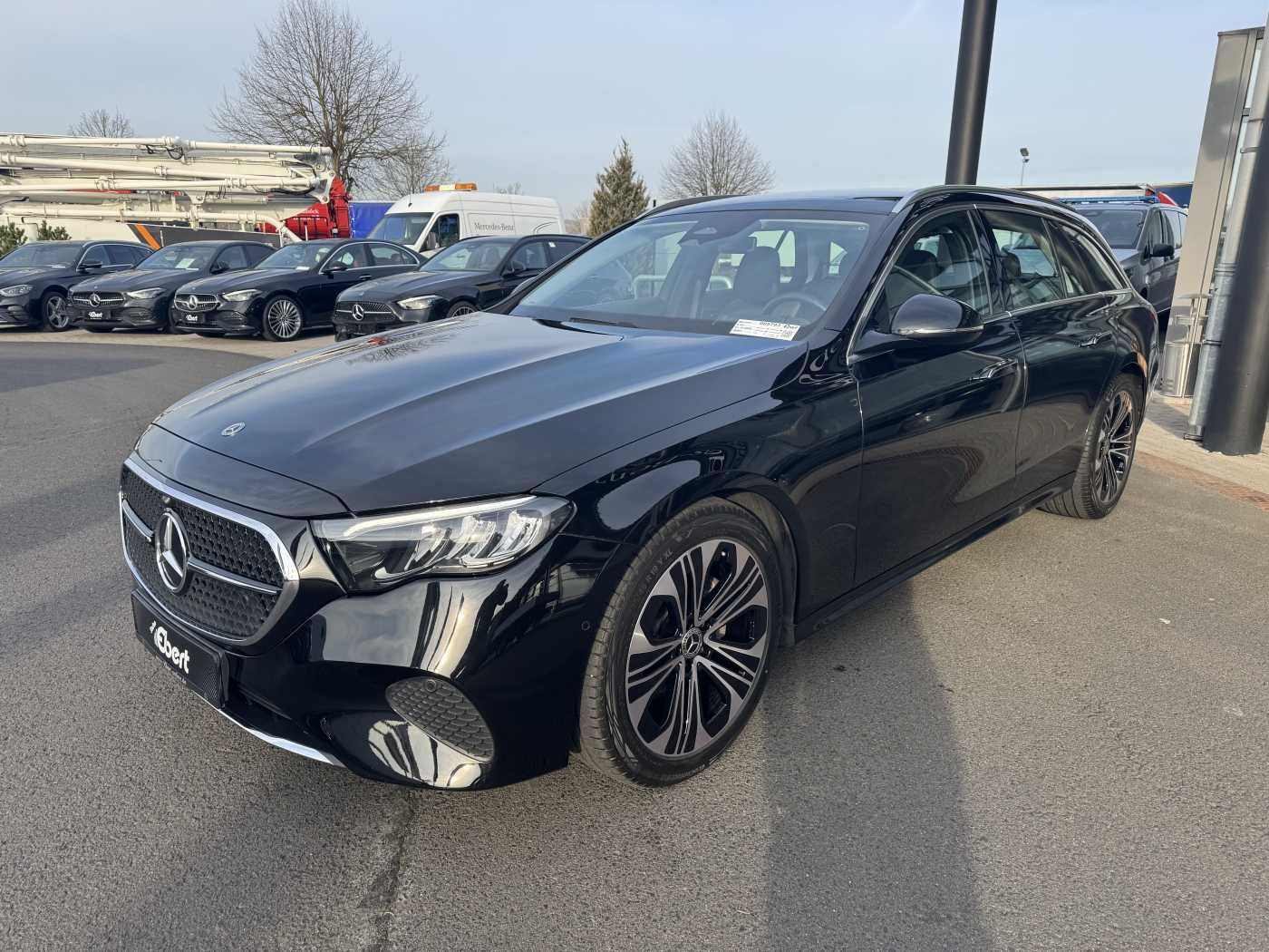 Fahrzeugabbildung Mercedes-Benz E 200 T AVANTGARDE+DistrPlus+Pano+ AHK+Ambiente
