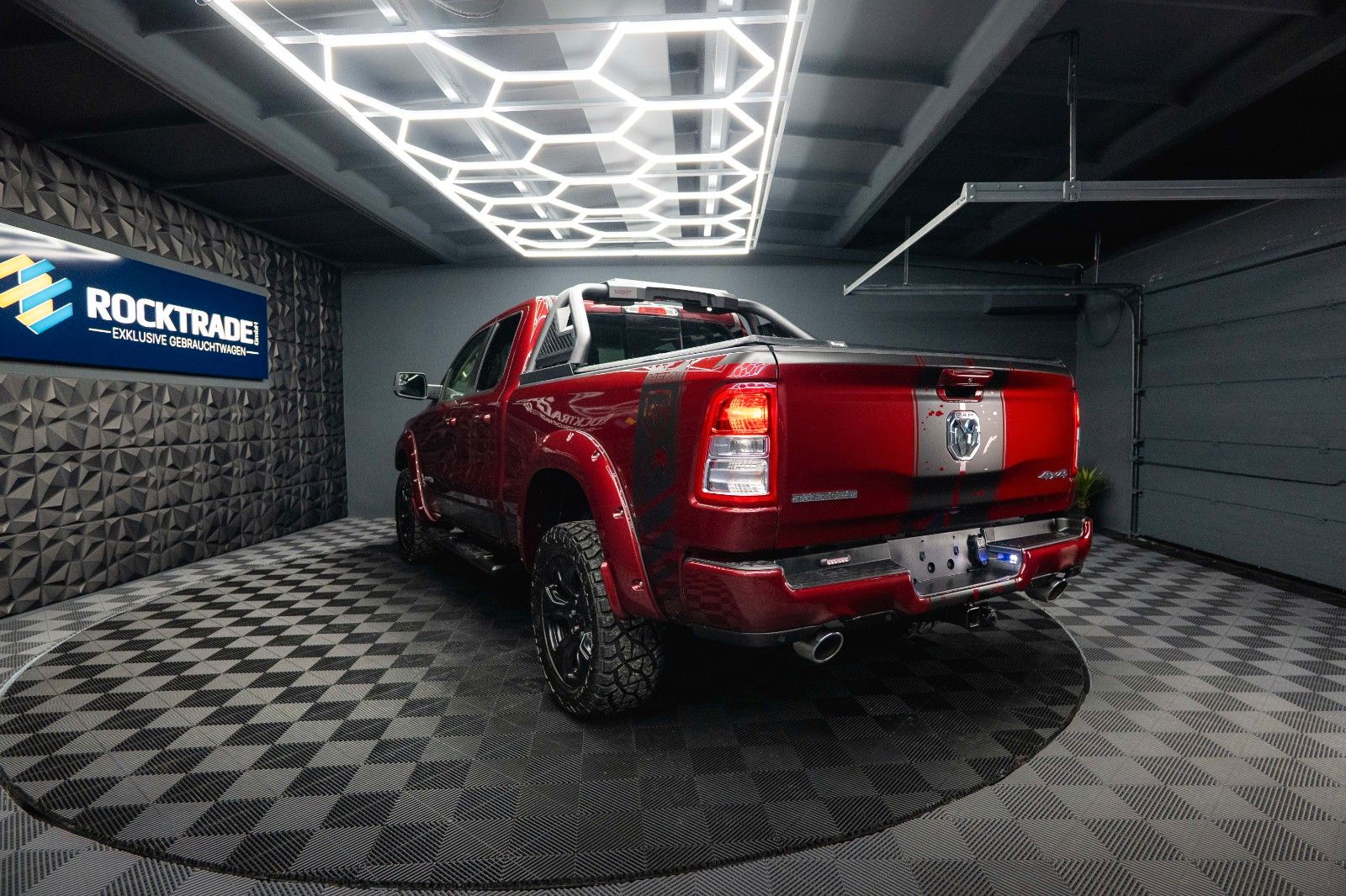 Fahrzeugabbildung Dodge RAM 5.7 V8 HEMI 4x4 OFFROAD Night Limited LONG