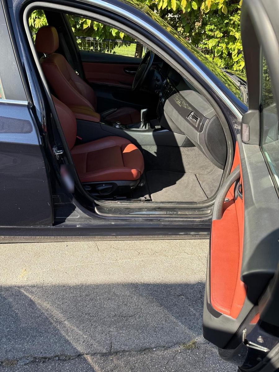 BMW 330 2010 — photo 6