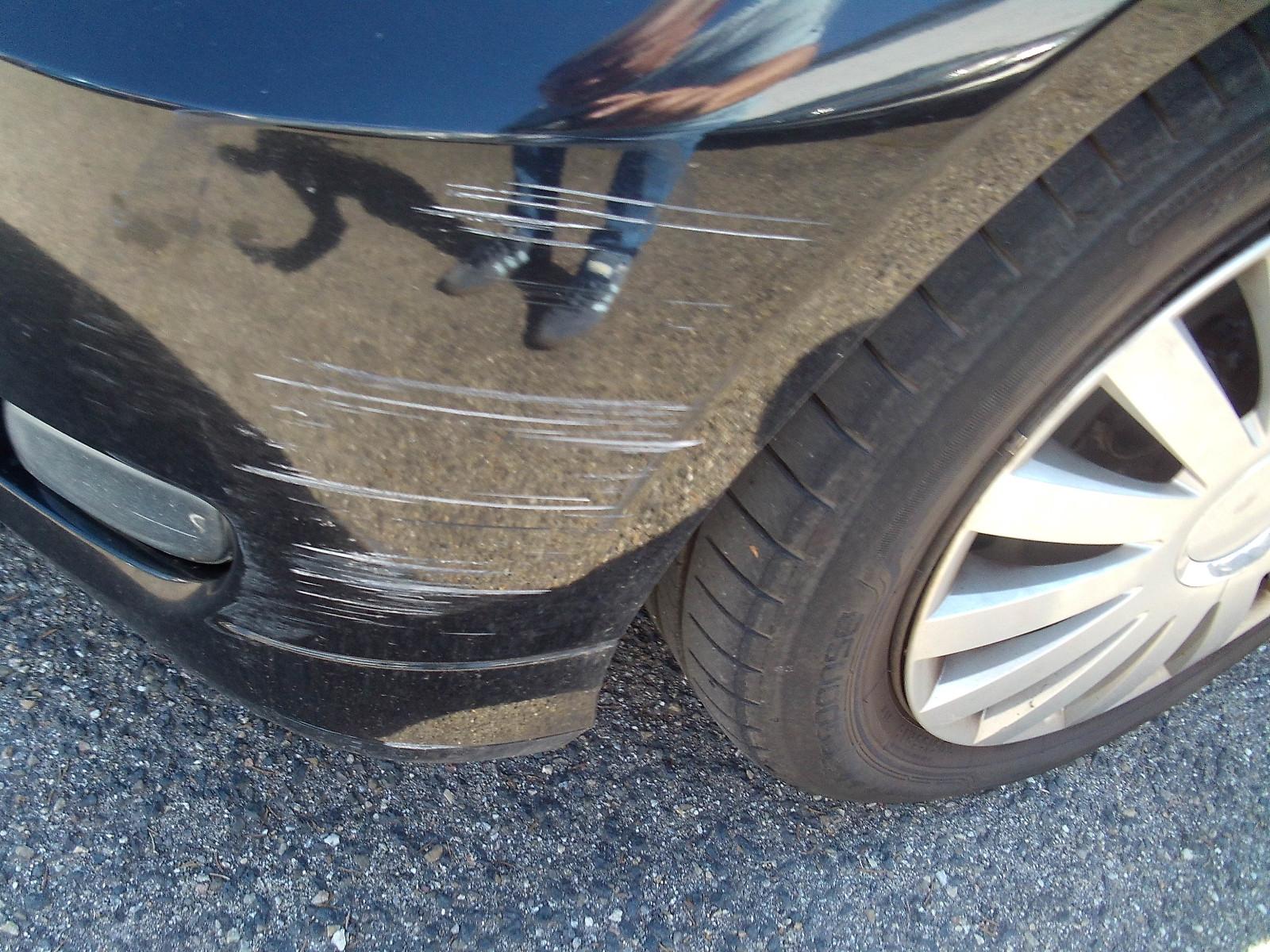 BMW 318 2010 — photo 14