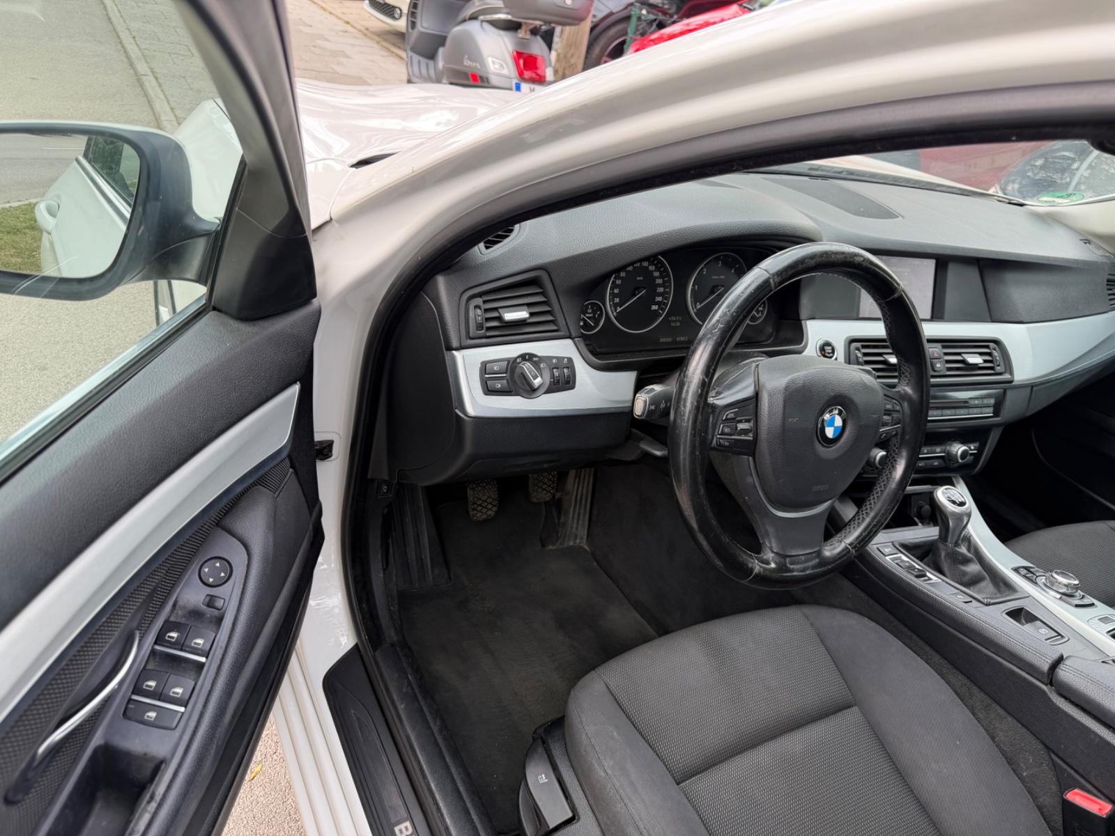 BMW 520 2012 — photo 17