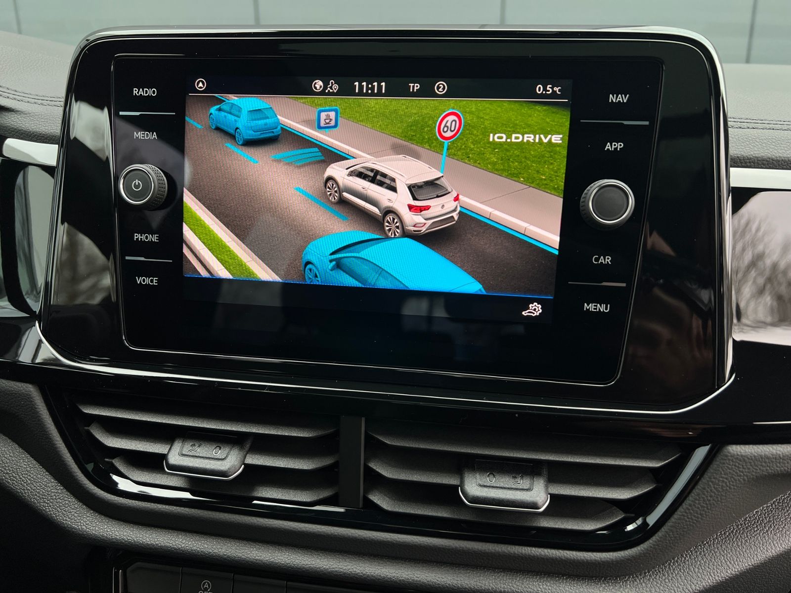 Fahrzeugabbildung Volkswagen T-Roc R-Line 1.5 TSI DSG *Black Style, Pano, 19"