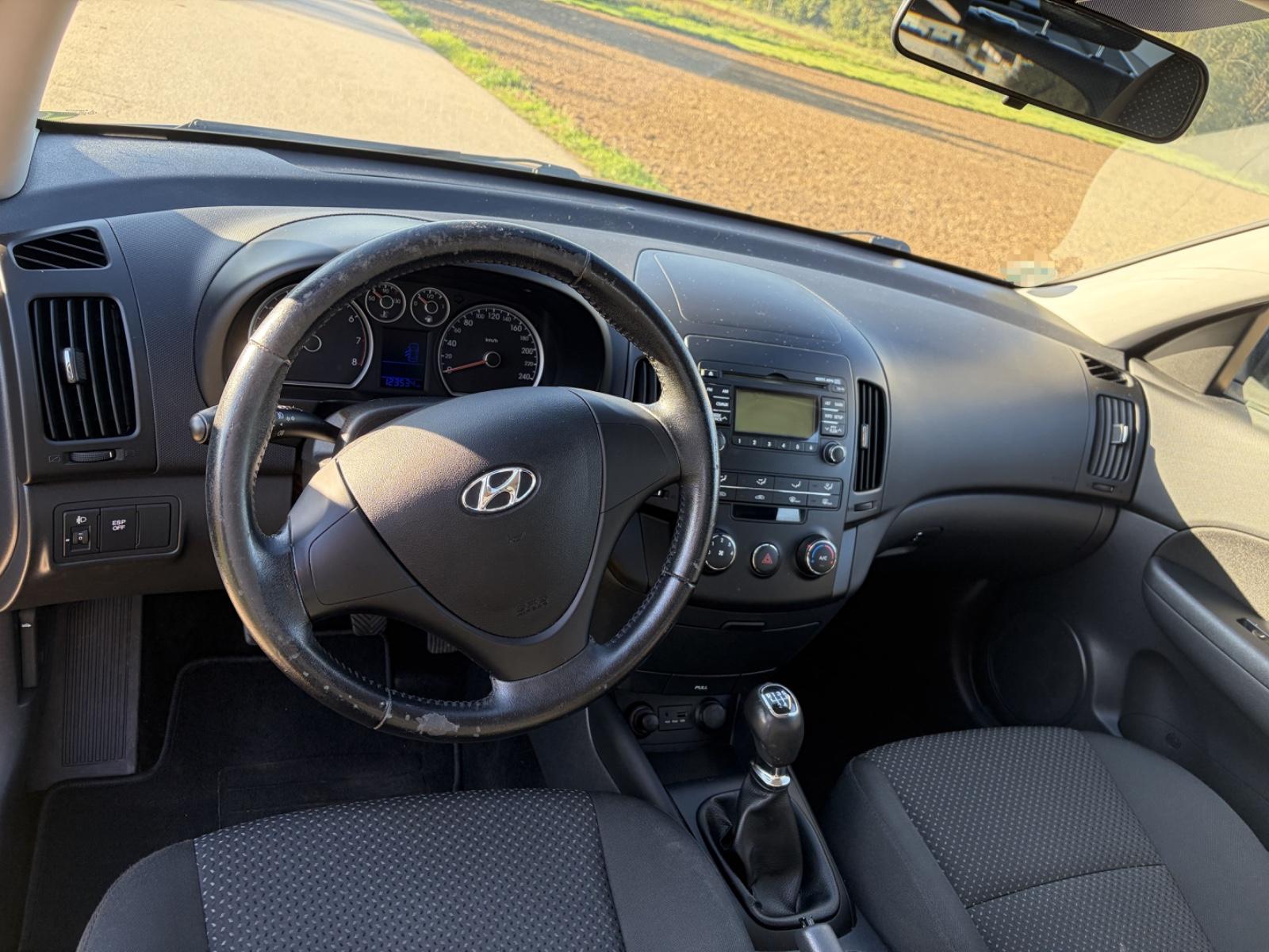 Hyundai i30 2010 — photo 7