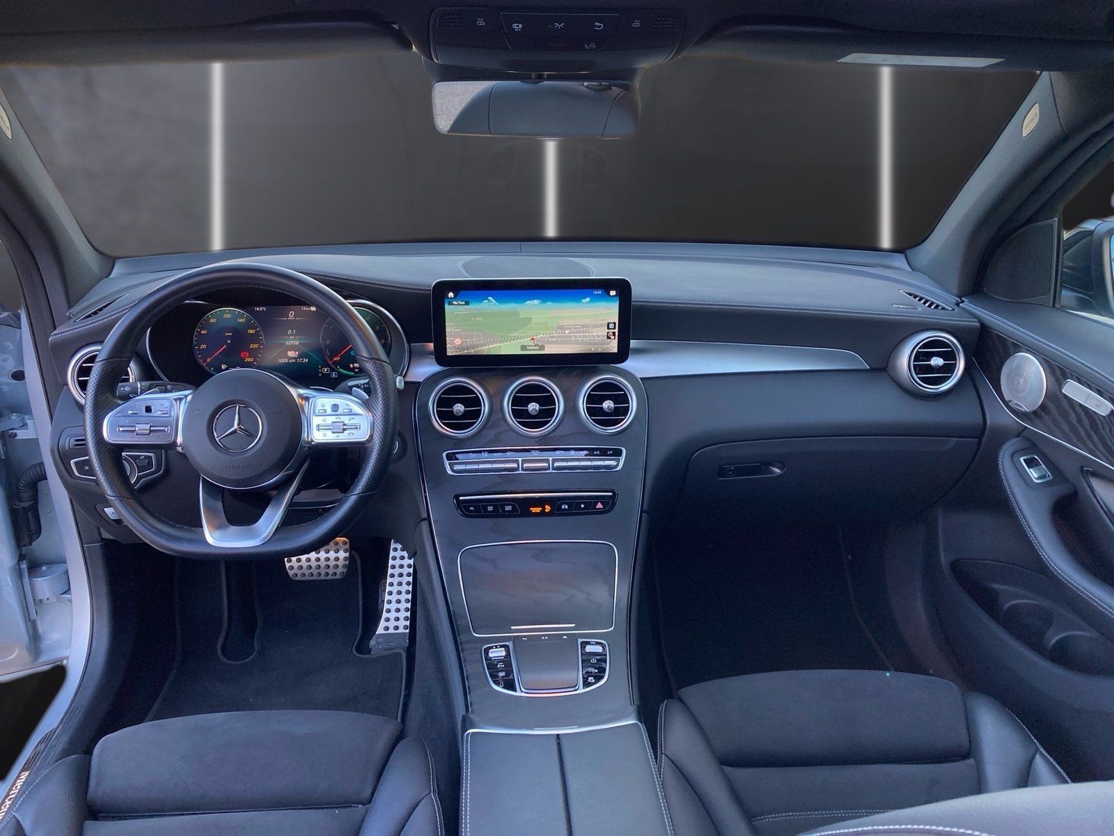 Fahrzeugabbildung Mercedes-Benz GLC 300 de AMG 4M*Pano*AHK*Burmester*360°*Distro