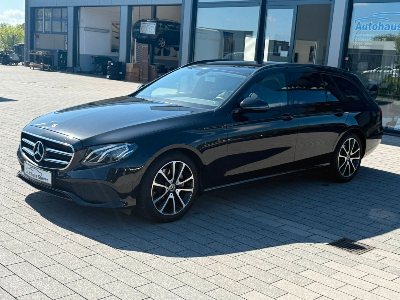 Fahrzeugabbildung Mercedes-Benz T-Modell E 200,Navi,Sitzh.