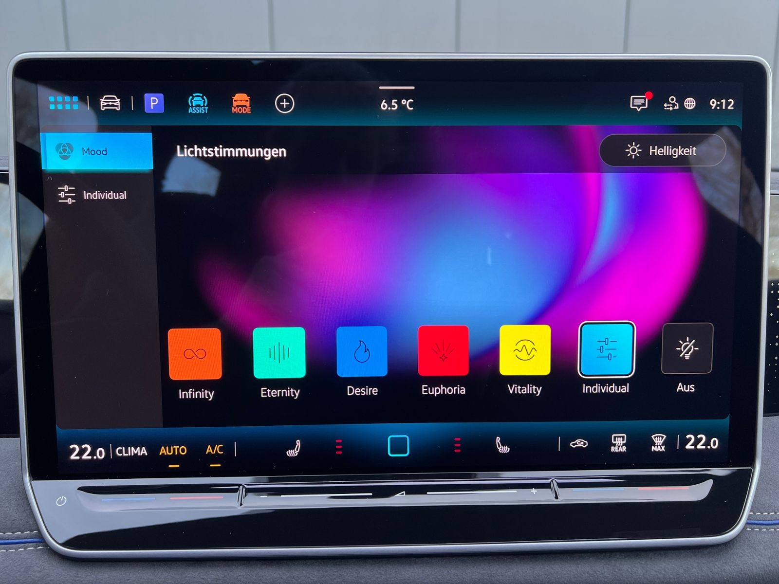 Fahrzeugabbildung Volkswagen Tiguan R-Line 1.5 eTSI DSG *AHK, ACC, IQ.Light,