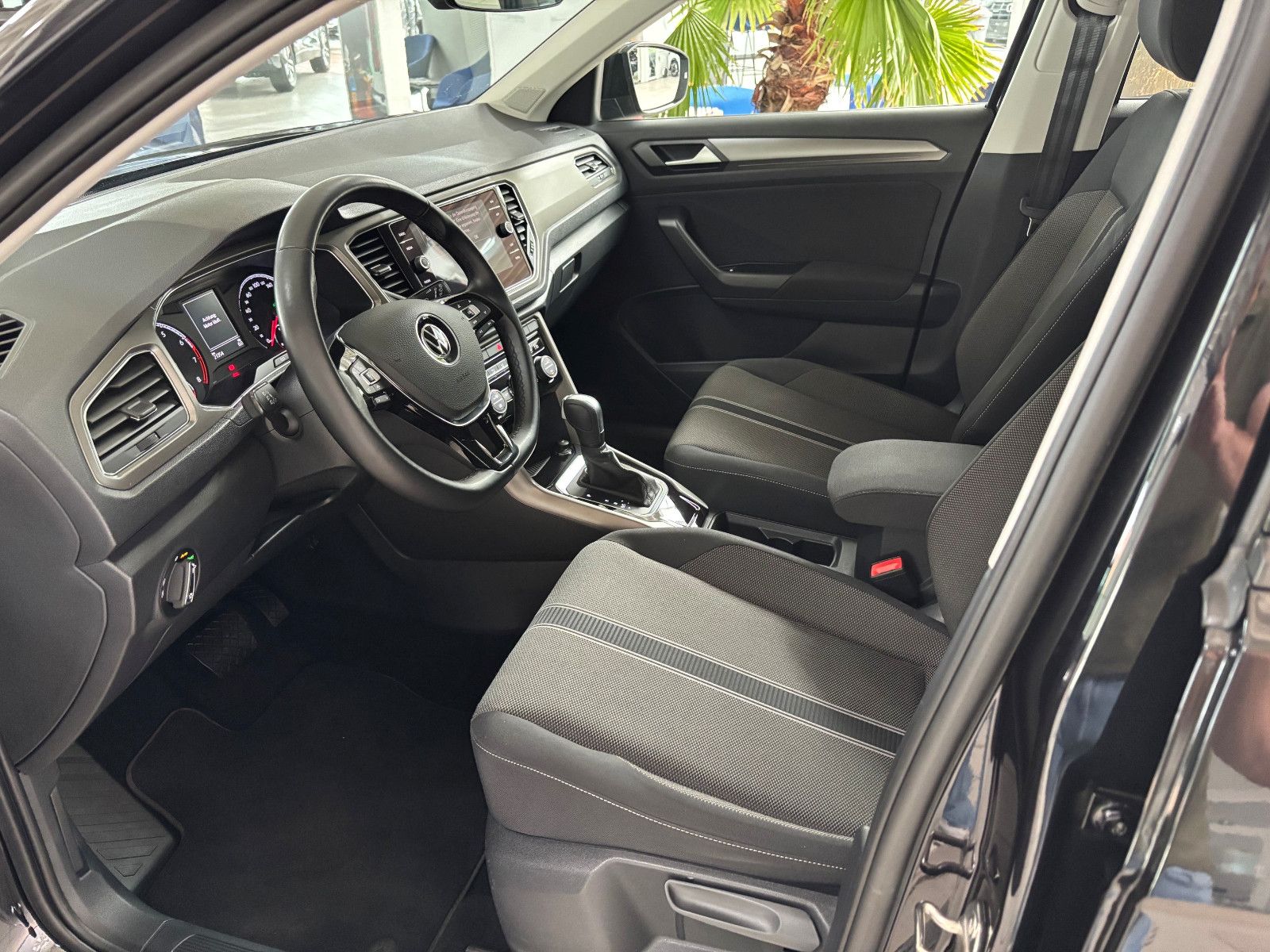 Fahrzeugabbildung Volkswagen T-Roc Style 1.5 TSI DSG + el. Klappe + Kamera +