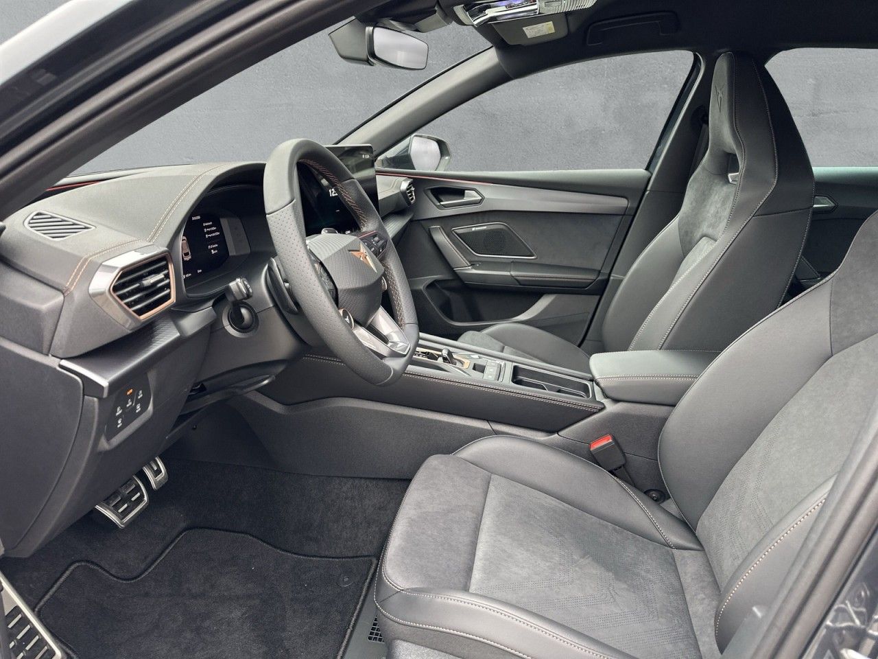 Fahrzeugabbildung CUPRA Leon Sportstourer VZ 1.5 e-HYBRID 272 PS DSG - mit KI generiert/bearbeitet
