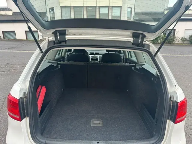 Volkswagen Passat 2011 — photo 14