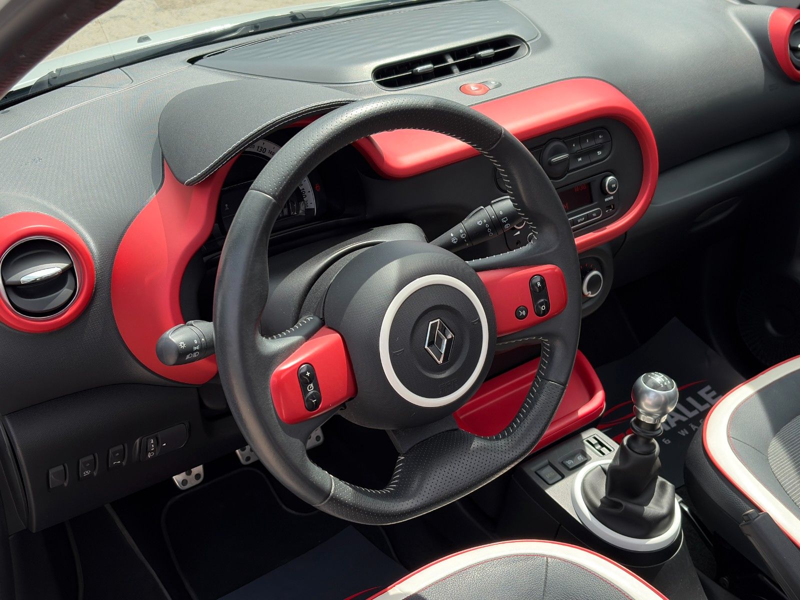 Fahrzeugabbildung Renault Twingo TCe 90 Intens Faltdach Temp. SHZ PDC BT