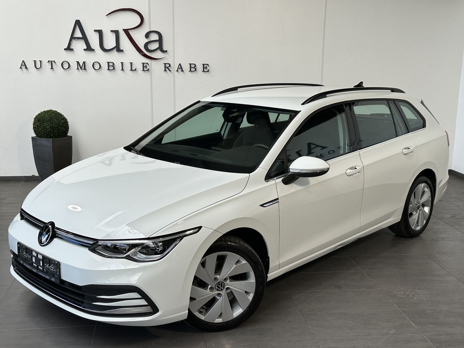 Fahrzeugabbildung Volkswagen Golf Variant 2.0 TSI DSG Style NAV+LED+ACC+SHZ