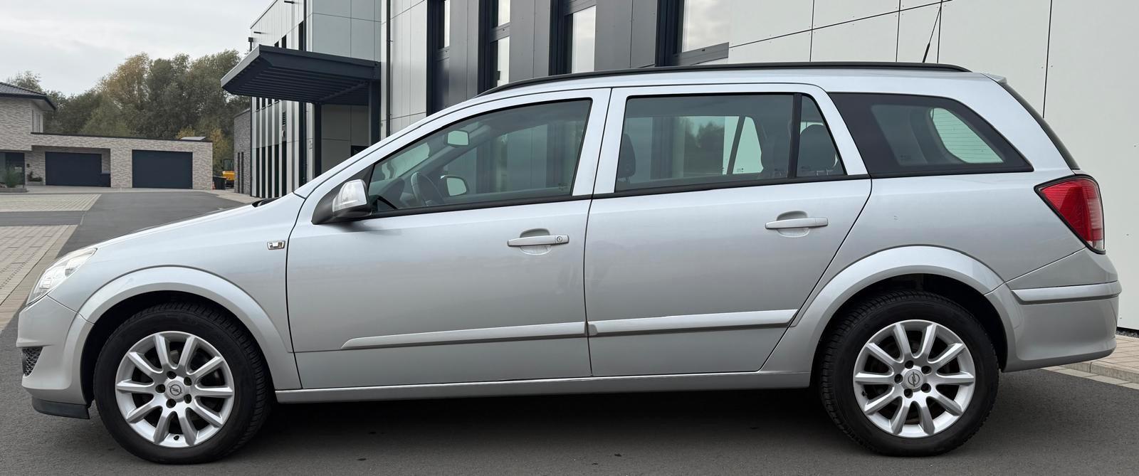 Opel Astra 2007 — interior