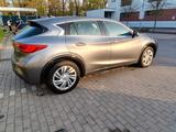 Infiniti Q30 1.5d Nav, LED  - Infiniti Q30: Grau