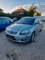 Toyota Avensis Combi Sol 2.0-l-D-4D - Toyota Avensis aus 2008: Kombi