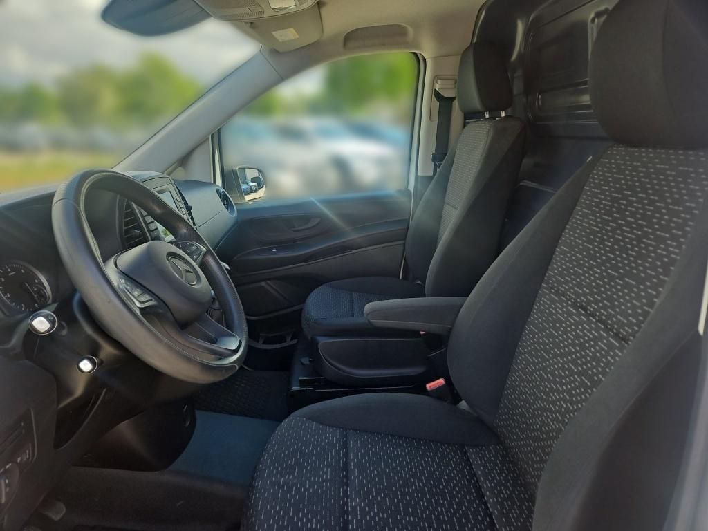 Fahrzeugabbildung Mercedes-Benz Vito 110 Kasten extralang 2 Sitze RFK Klima Holz