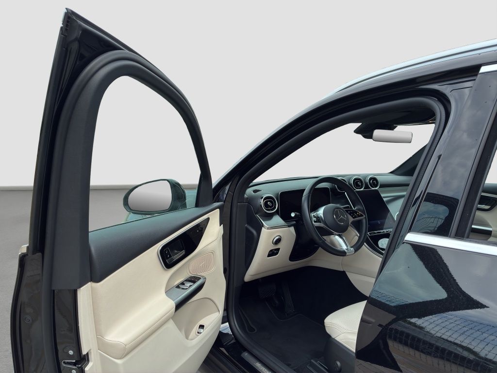 Fahrzeugabbildung Mercedes-Benz GLC 200 4MATIC PANO-SD*LED*EASY-PACK*AMBIENTE*
