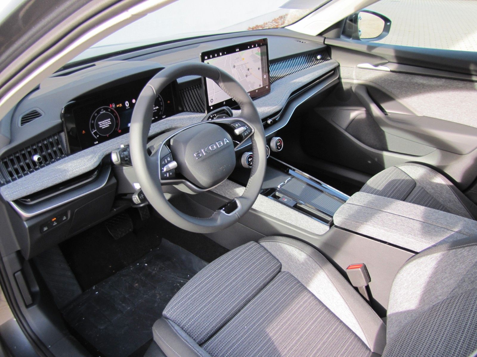 Fahrzeugabbildung SKODA Superb Combi Selection 2.0 TDI 193PS 4x4 DSG