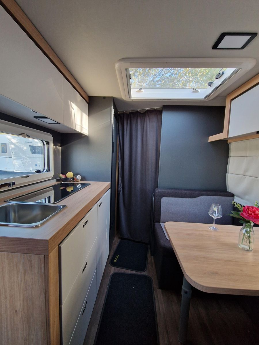 Fahrzeugabbildung Knaus Sport 500 KD 3 Stockbett mit Garagentür, 1800 kg