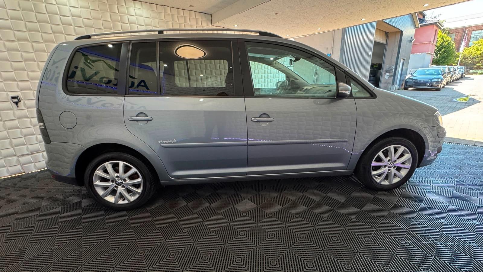 Volkswagen Touran 2.0 TDI Freestyle*7Sitzer*AHK*