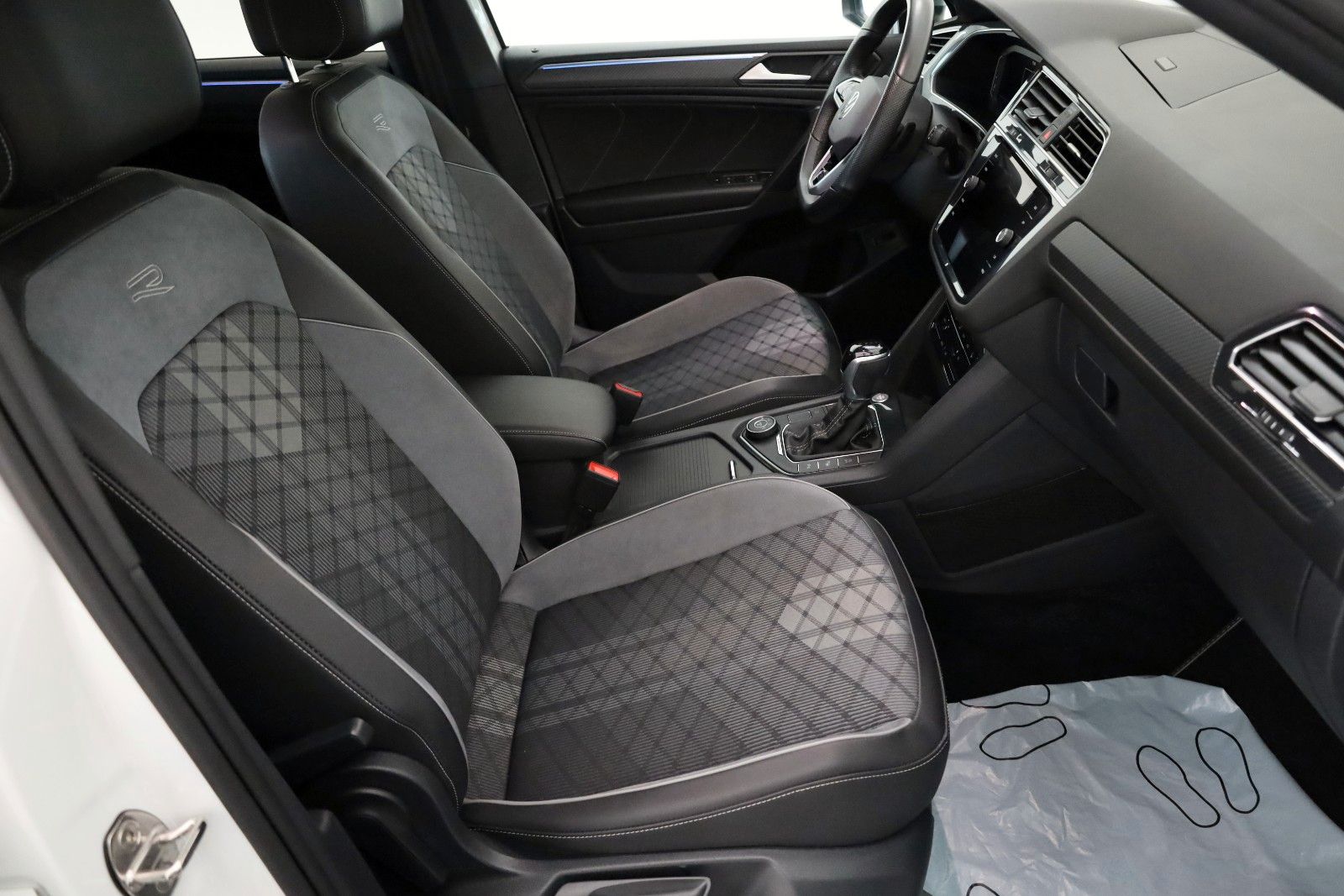 Fahrzeugabbildung Volkswagen Tiguan Allspace R-Line 4M LED,Navi,PDC,AHK