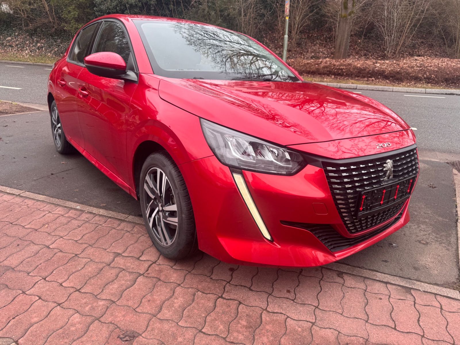 PEUGEOT 208