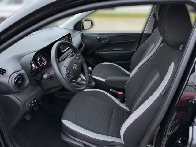 Fahrzeugabbildung Hyundai i10 Advanced 1.0 +KLIMA+SHZ+RFK+CARPLAY+TEMPOMAT