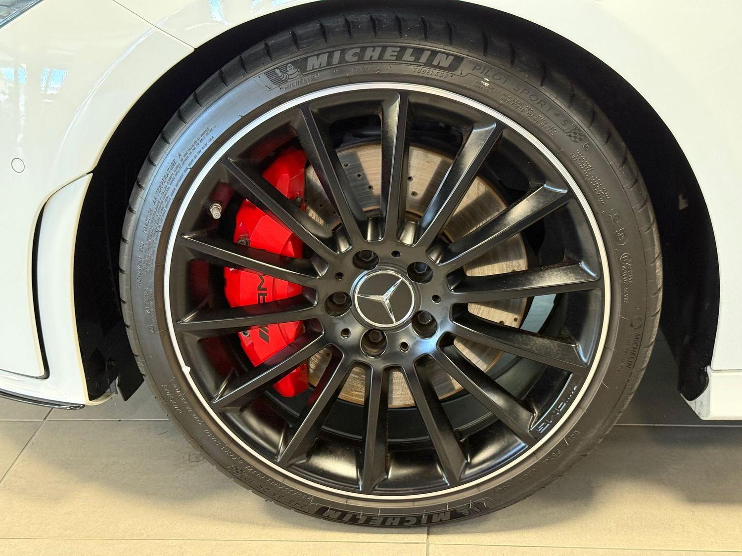 Mercedes-Benz CLA 35 AMG Shooting Brake Automatik Panorama 