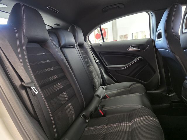 MERCEDES-BENZ A 180 — Foto 23