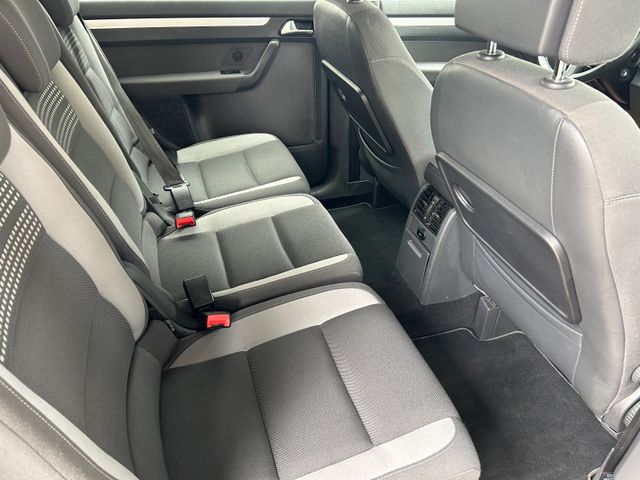 Fahrzeugabbildung Volkswagen Touran Life+Navi+SHZ+Allwetter+PDC+Klimaaut.+LM