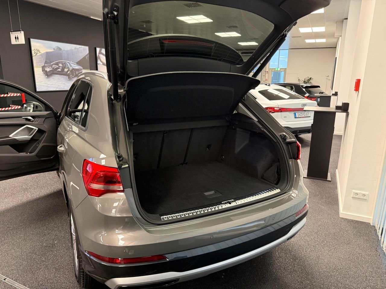 Audi Q3 TFSI 110 kW mHEV S tronic Business Advan imagem 3