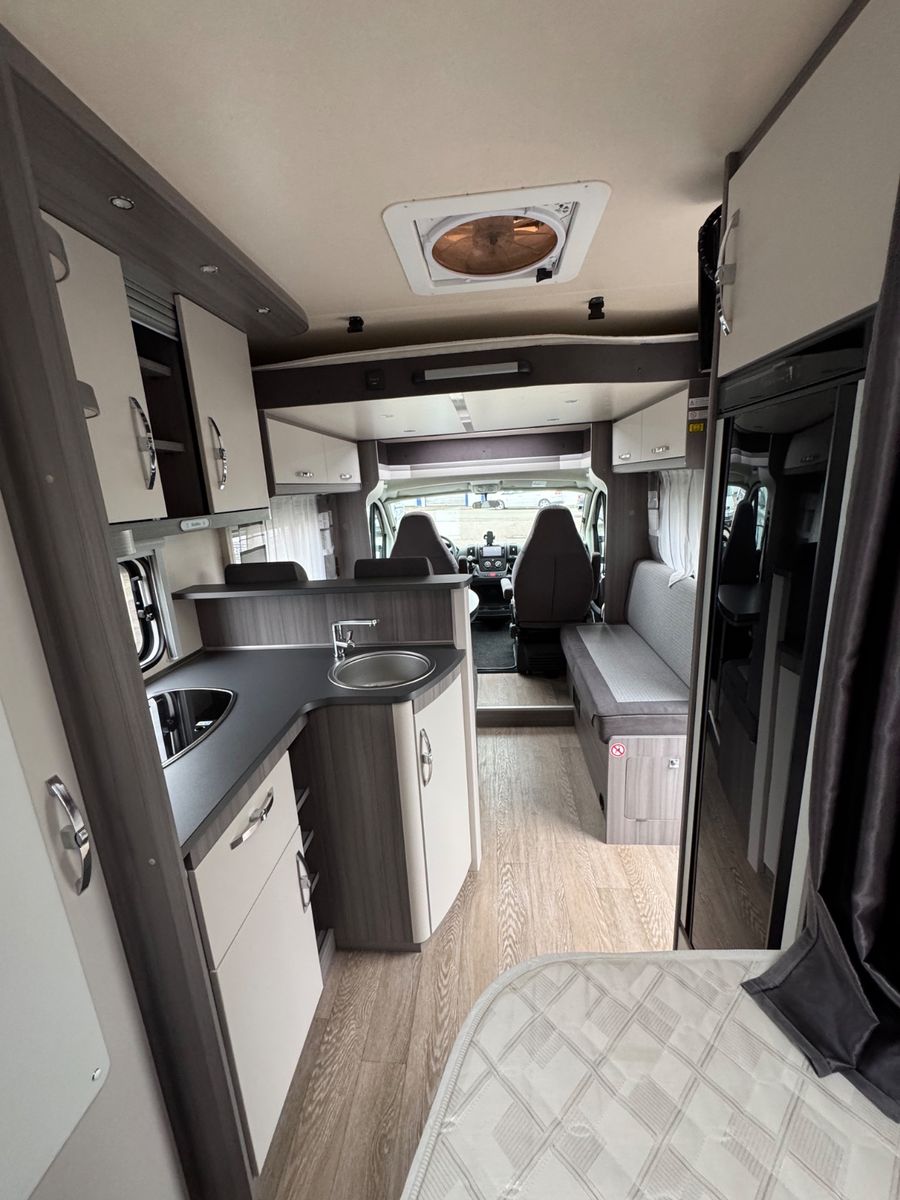 Fahrzeugabbildung Hobby T 65 HFL Optima on Tour Hubbett