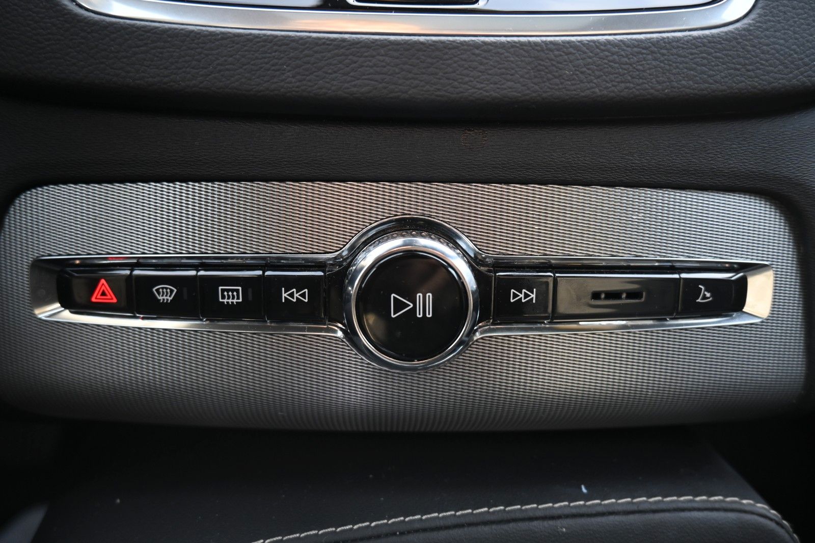 Fahrzeugabbildung Volvo XC90 Ultimate Dark Recharge Plug-In Hybrid AWD