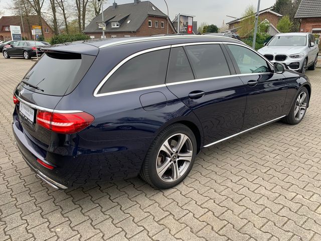 Fahrzeugabbildung Mercedes-Benz E 350 Td Avantgarde+LED+Comand+HeadUp+Kamera+AHK