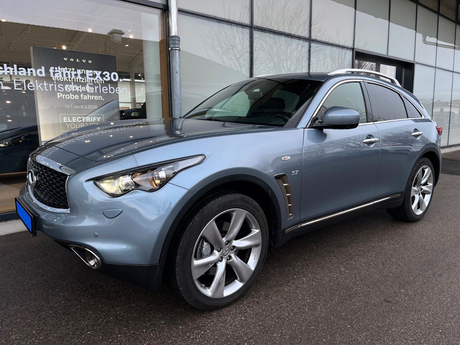 INFINITI QX70