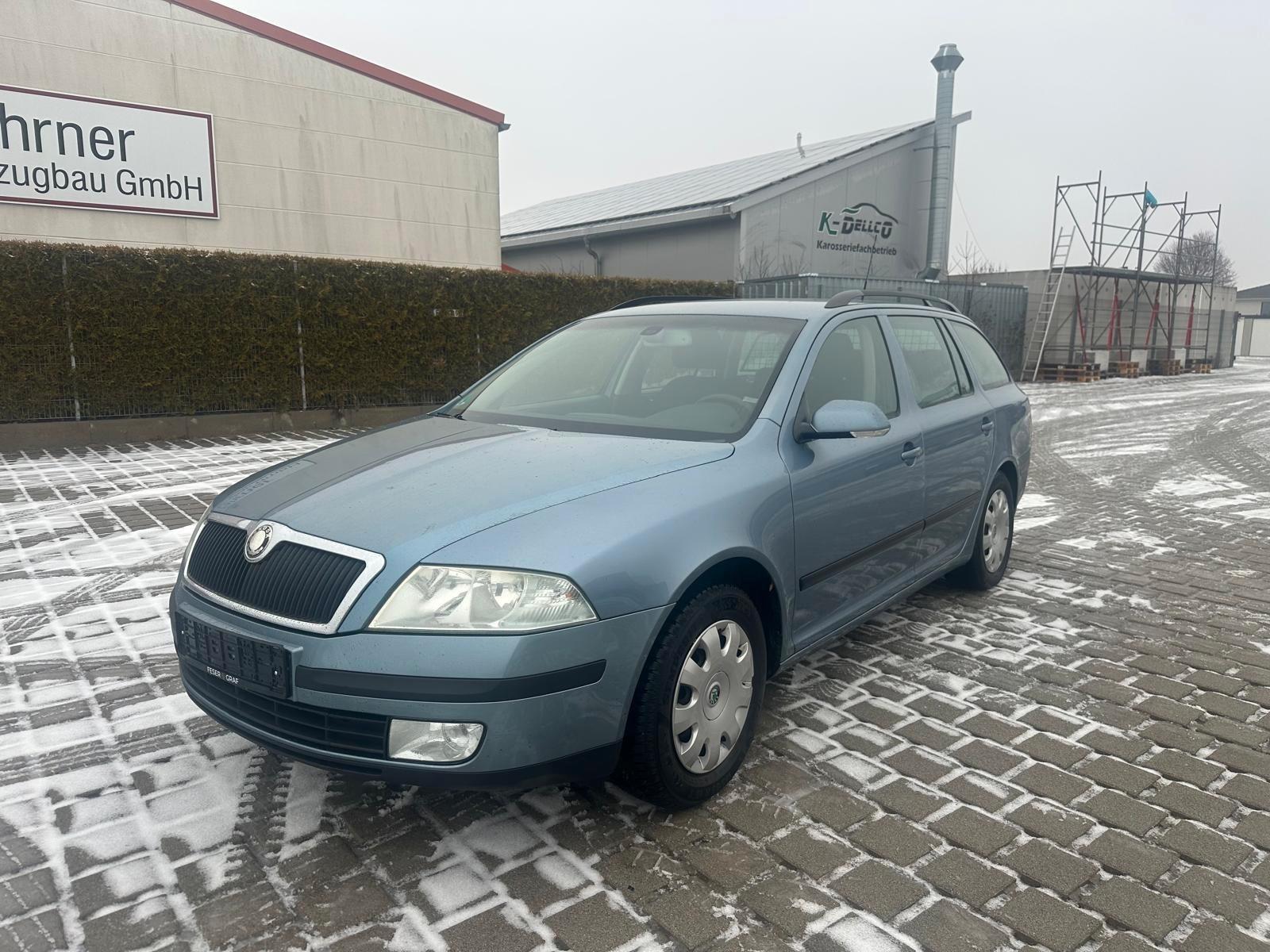 Skoda Octavia Combi Elegance 2.0 TDI AHK Navi PDC
