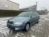 Skoda Octavia Combi Elegance 2.0 TDI AHK Navi PDC - Skoda Octavia: Combi Elegance TDI