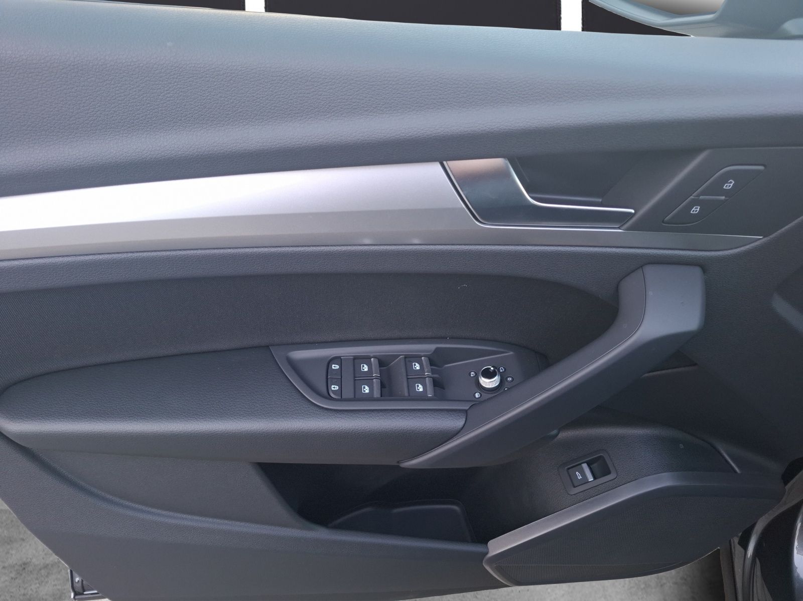 Fahrzeugabbildung Audi Q5 50 TDI quattro S-line Matrix AHK Navi AVC RFK