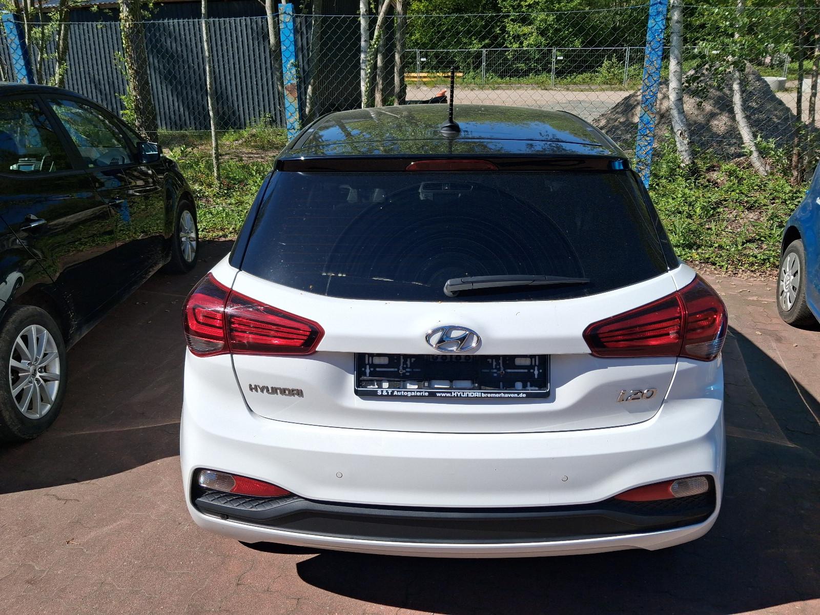 Hyundai i20 1.2 Edition black&white
