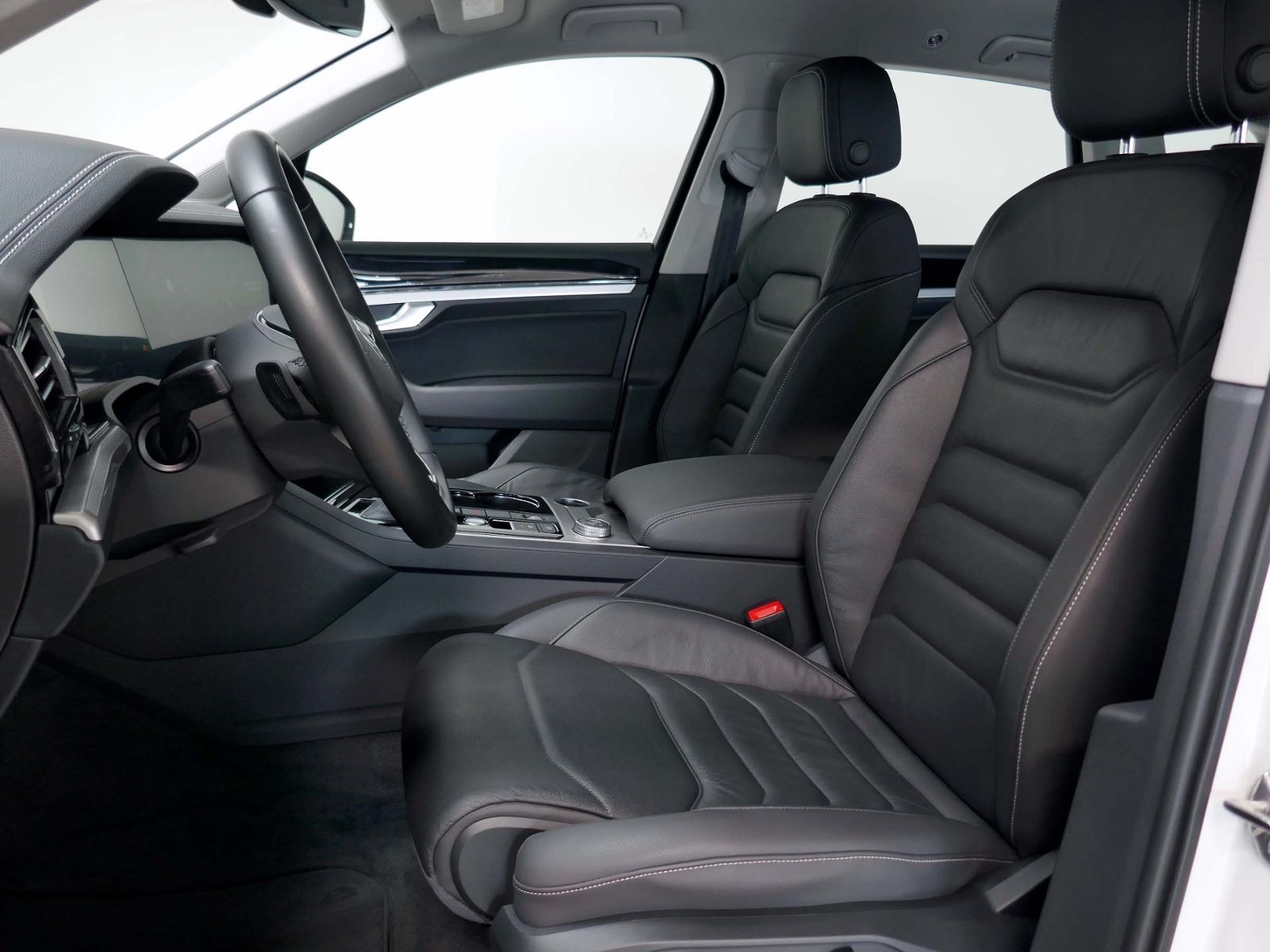 Fahrzeugabbildung Volkswagen Touareg 3.0 TDI V6 4MOTION | LED RFK ACC Navi