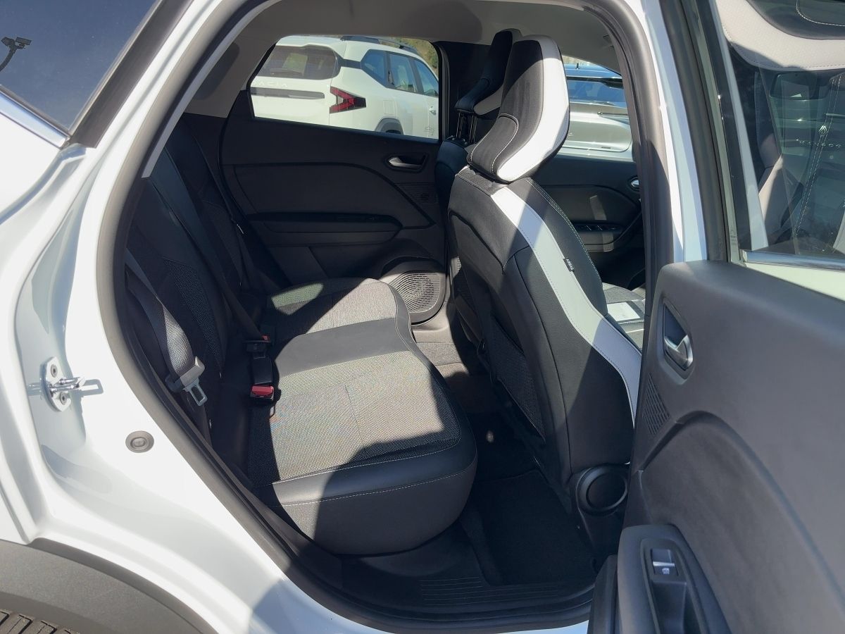 Fahrzeugabbildung Renault Captur TECHNO TCe 140 EDC Navi Kamera